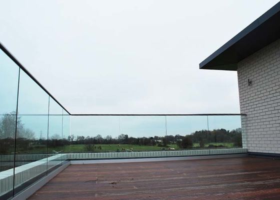 Struttura solida anti Corresion della balaustra di vetro di alluminio del balcone del portico per i Deckings