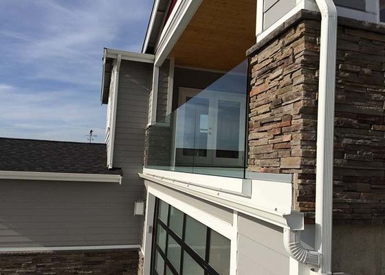 Progettazione Frameless della veranda dell'inferriata di vetro di alluminio esteriore della balaustra per il balcone