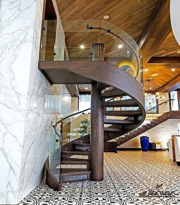Punto di vetro di legno di legno dell'inferriata della struttura d'acciaio del grano delle scale a spirale classiche moderne su ordinazione della scala