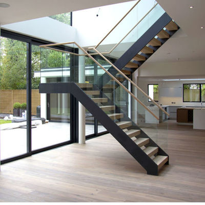 Forma dell'interno di legno solido U della scala di volo diritto del acciaio al carbonio per l'appartamento/villa